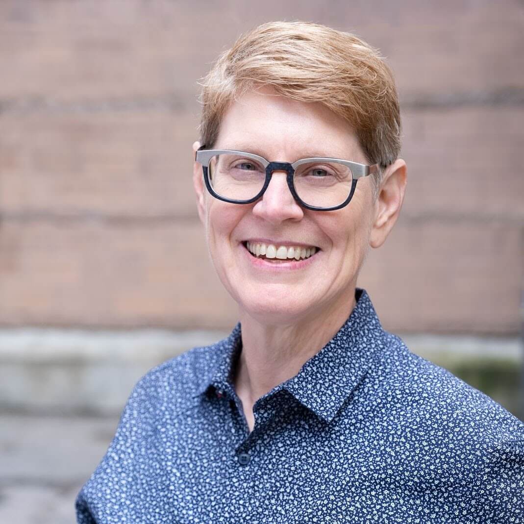 Wendy McGuire headshot square